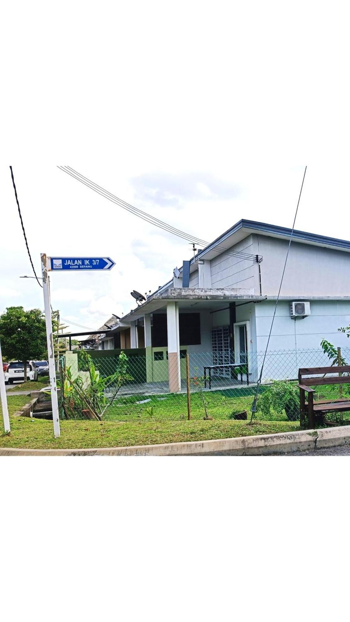 Homestay Lestari Klia Sepang Zewnętrze zdjęcie