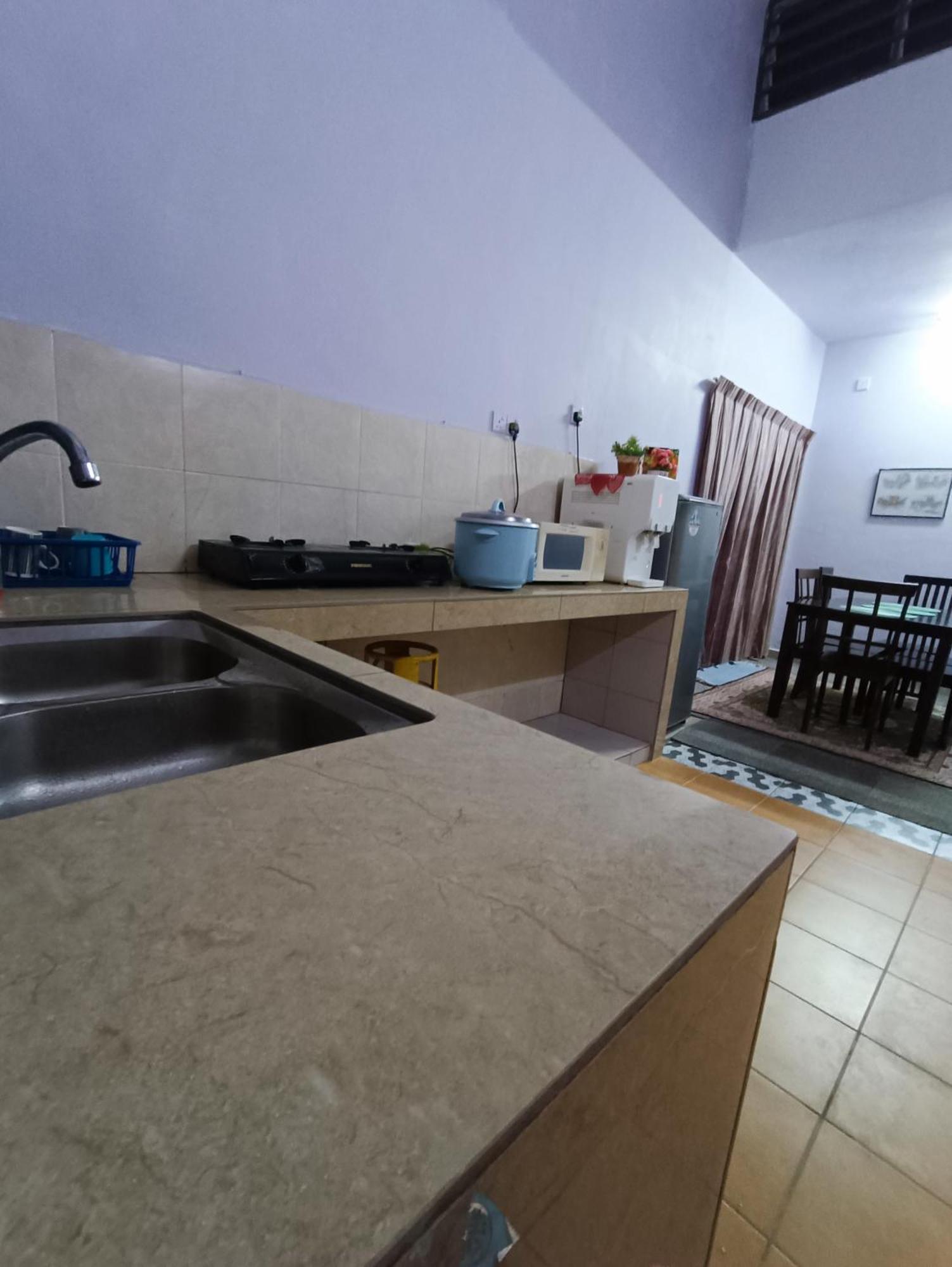 Homestay Lestari Klia Sepang Zewnętrze zdjęcie