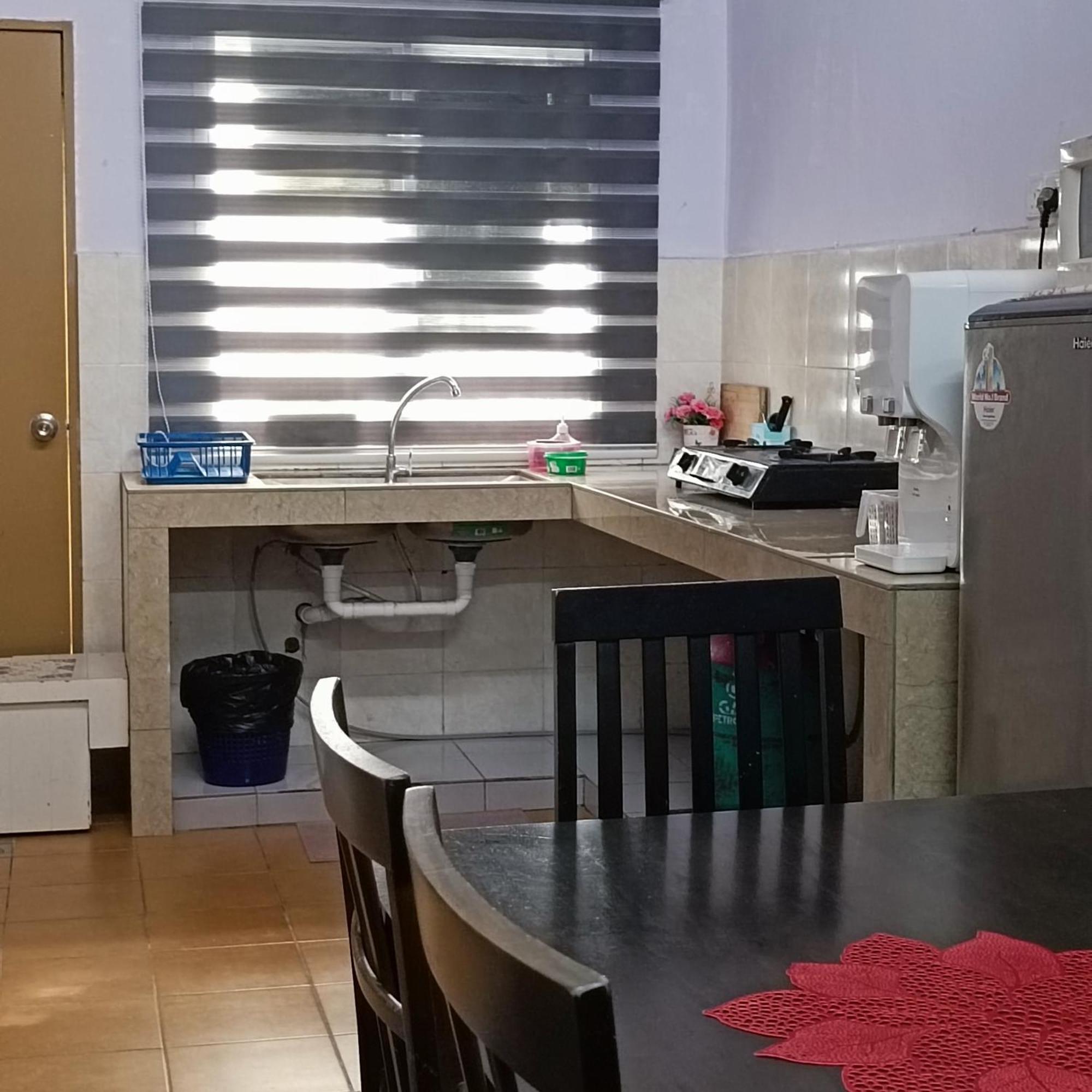 Homestay Lestari Klia Sepang Zewnętrze zdjęcie
